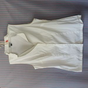 Ann Taylor sleeveless button down